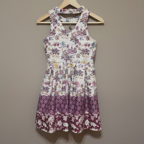 Girls sz 12 dress, off white with maroon floral - Picture 5 of 8